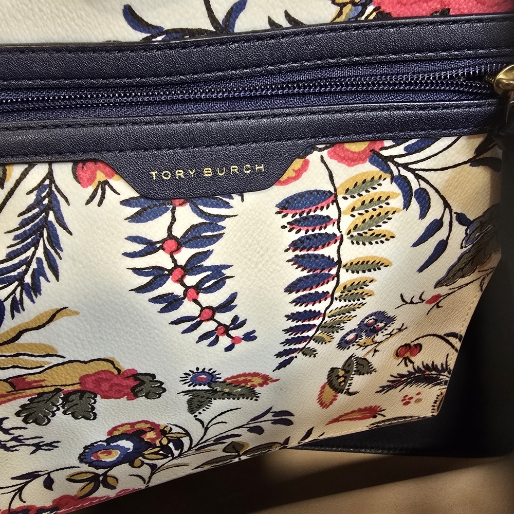 Tory Burch Kerrington Large Tote in New Ivory Gabriella Floral - Picture 9 of 12